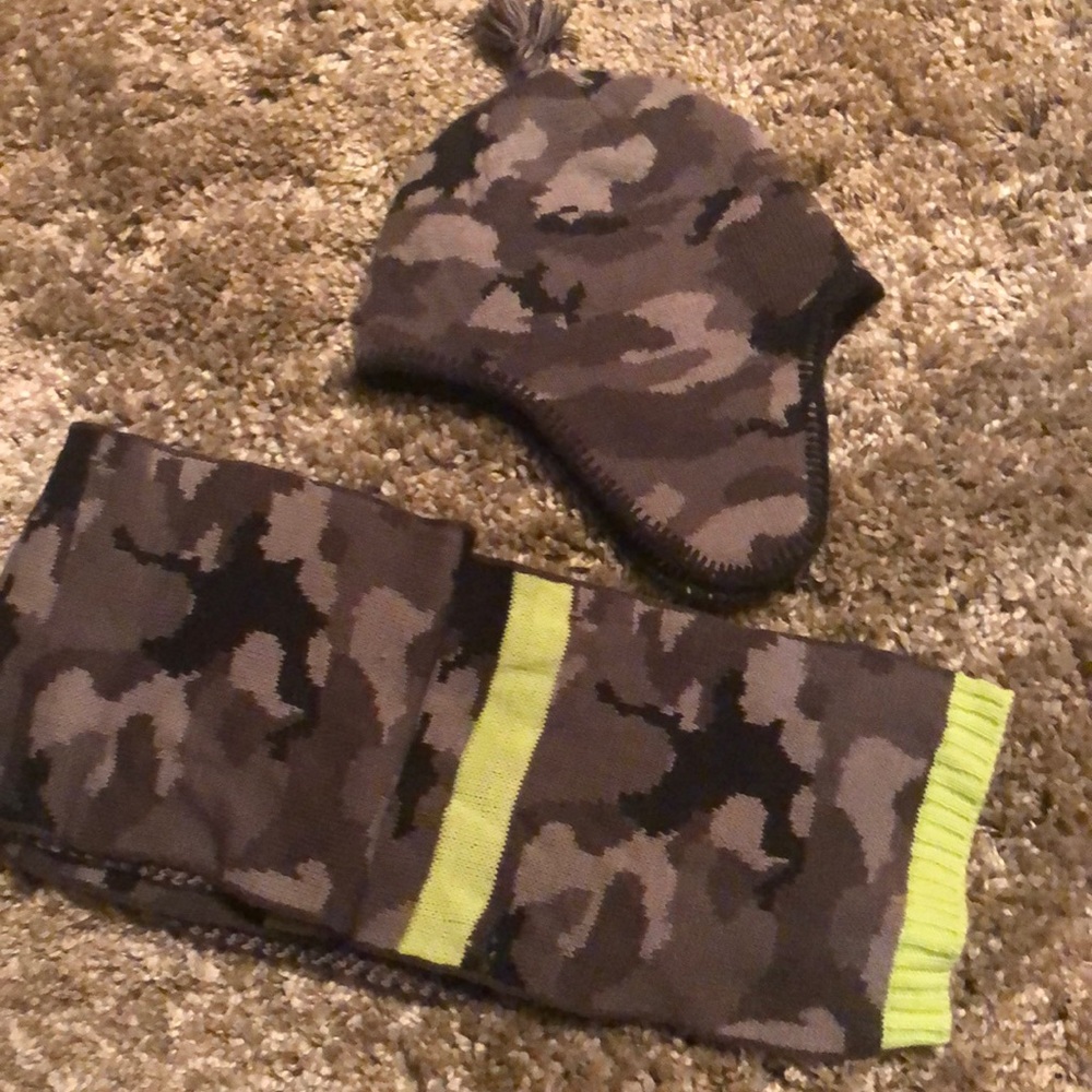 Gap kids hat size L & scarf one size set winter